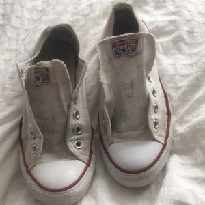 White converse low tops